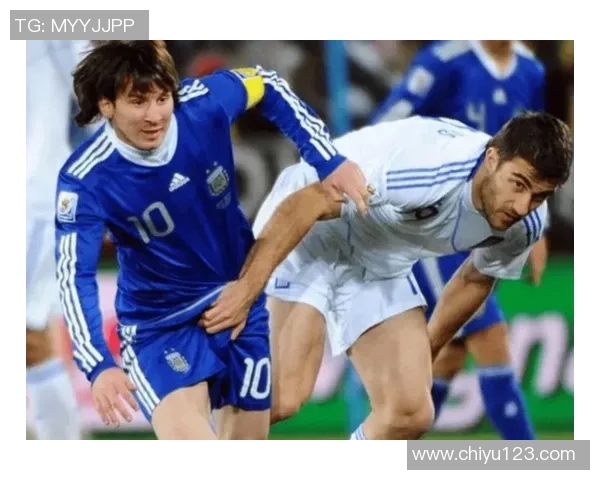 足球场球星摆拍精彩瞬间集锦 展现运动魅力与个人风采